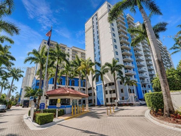 5077 NW 7th St, Unit 1217, Miami, FL 33126