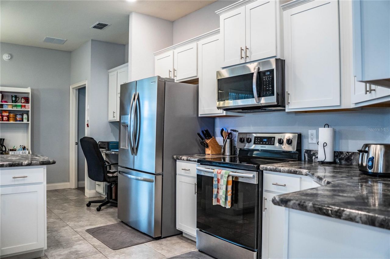 261 Walkers Point Drive, Auburndale, FL 33823 Photo