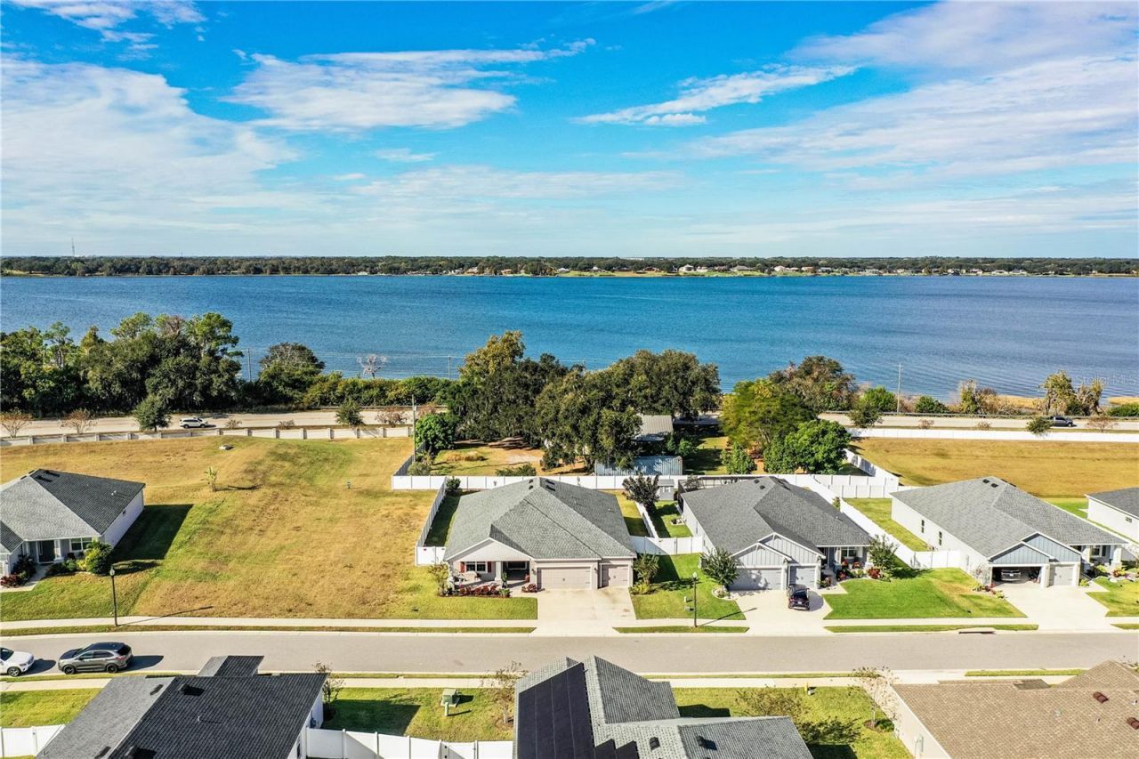 261 Walkers Point Drive, Auburndale, FL 33823 Photo