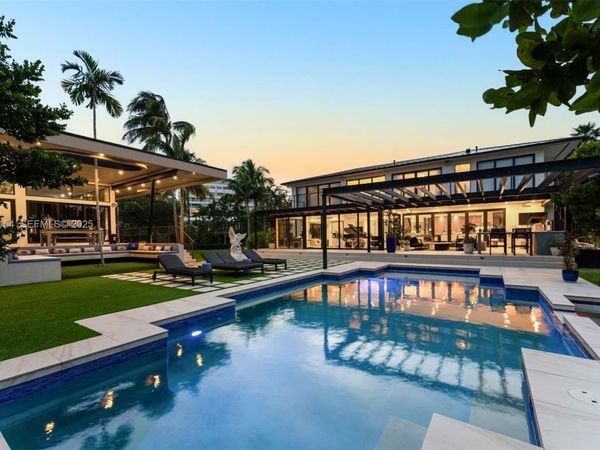 795 Lakeview Dr, Miami Beach, FL 33140