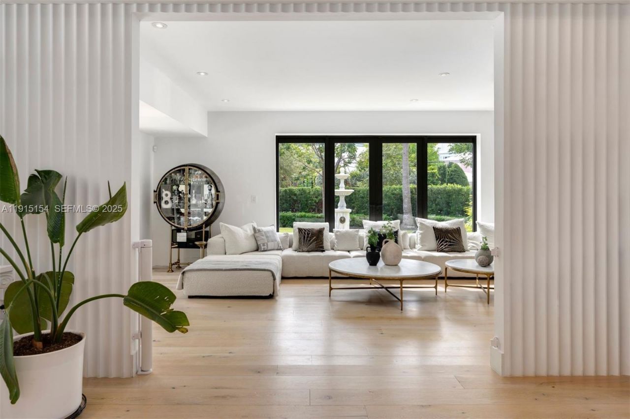 795 Lakeview Dr, Miami Beach, FL 33140 Photo