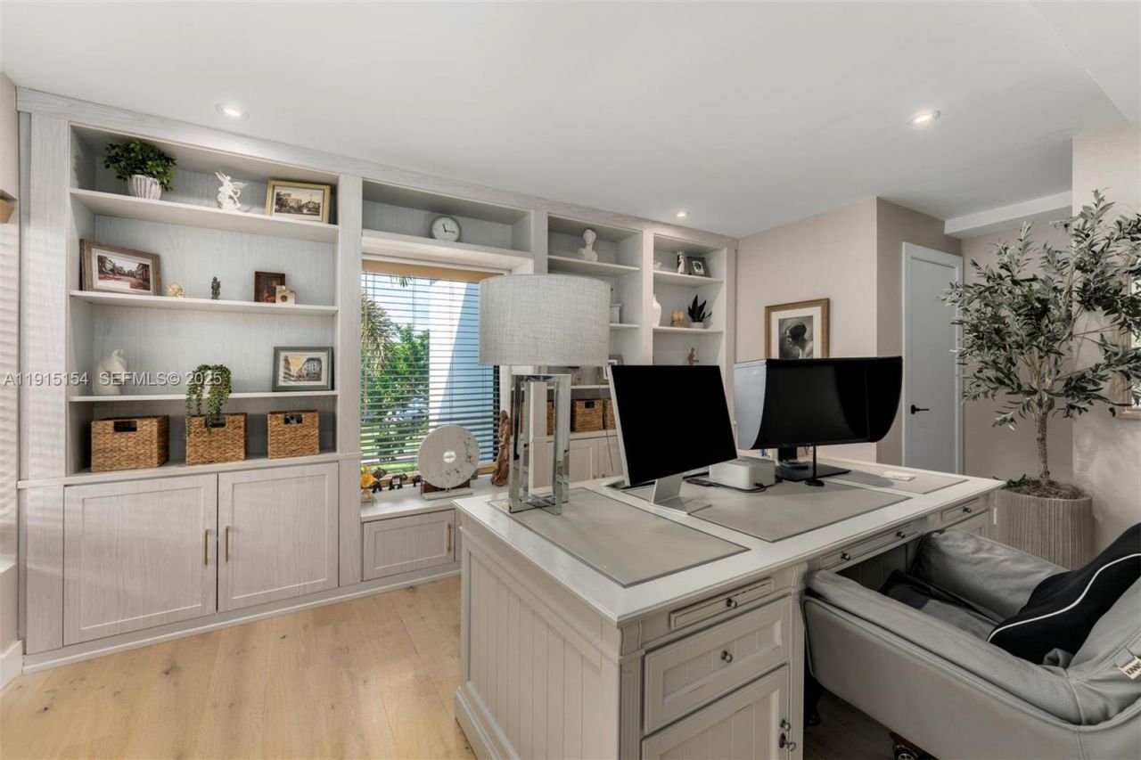 795 Lakeview Dr, Miami Beach, FL 33140 Photo