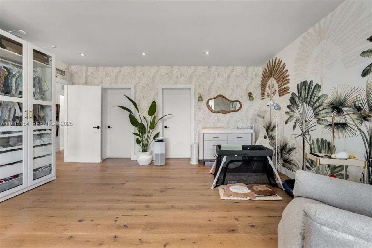 795 Lakeview Dr, Miami Beach, FL 33140 Photo