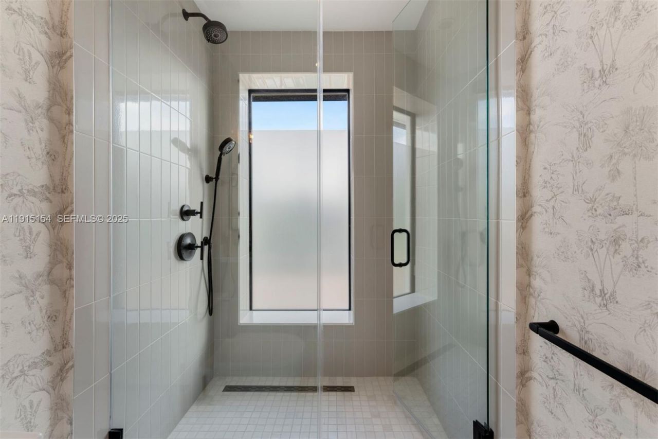 795 Lakeview Dr, Miami Beach, FL 33140 Photo