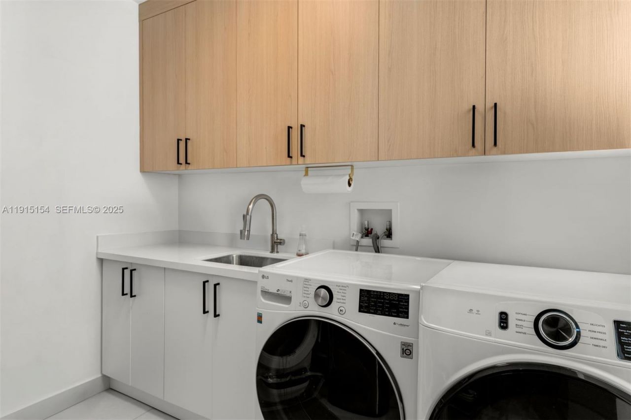 795 Lakeview Dr, Miami Beach, FL 33140 Photo