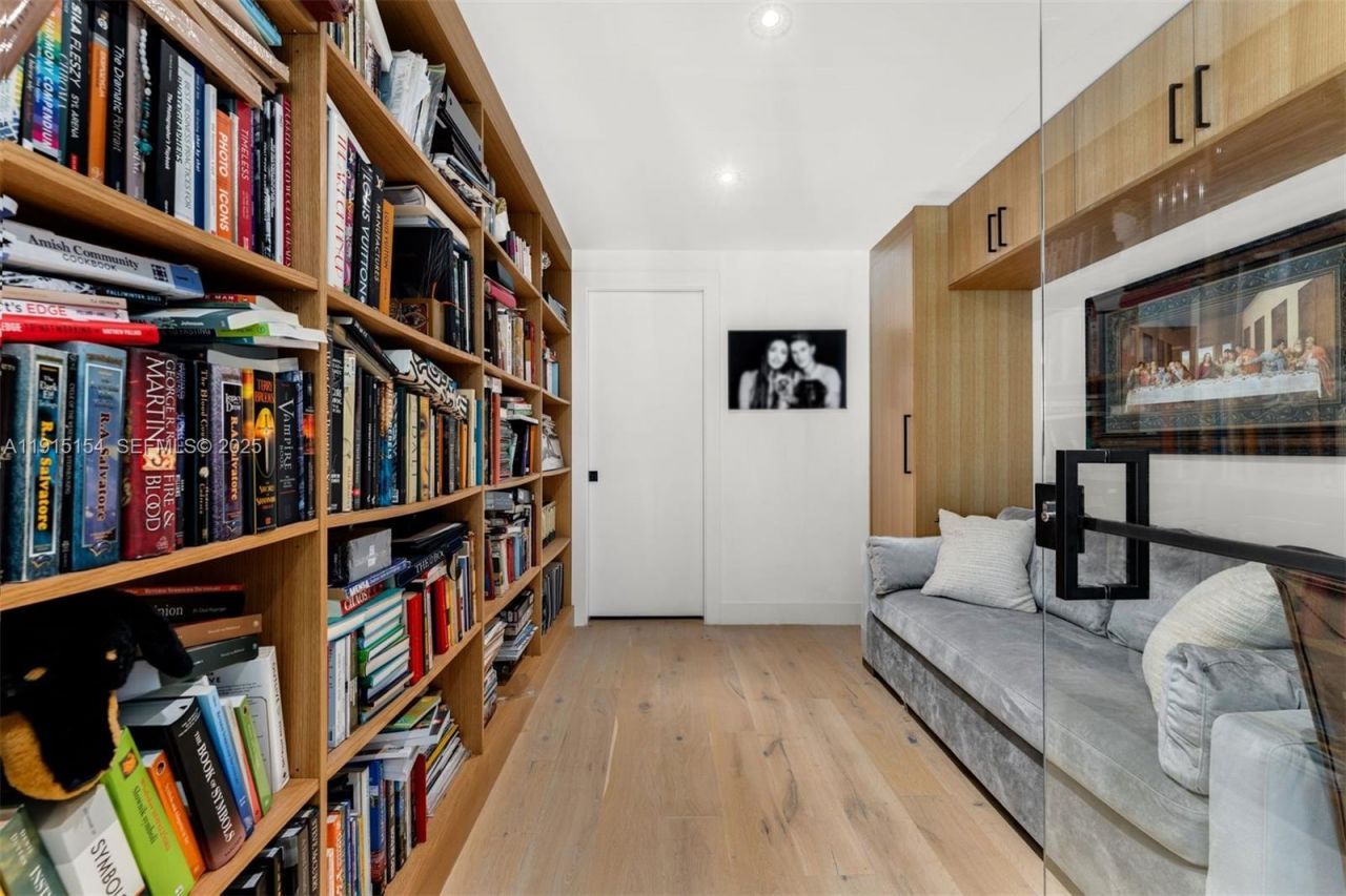 795 Lakeview Dr, Miami Beach, FL 33140 Photo