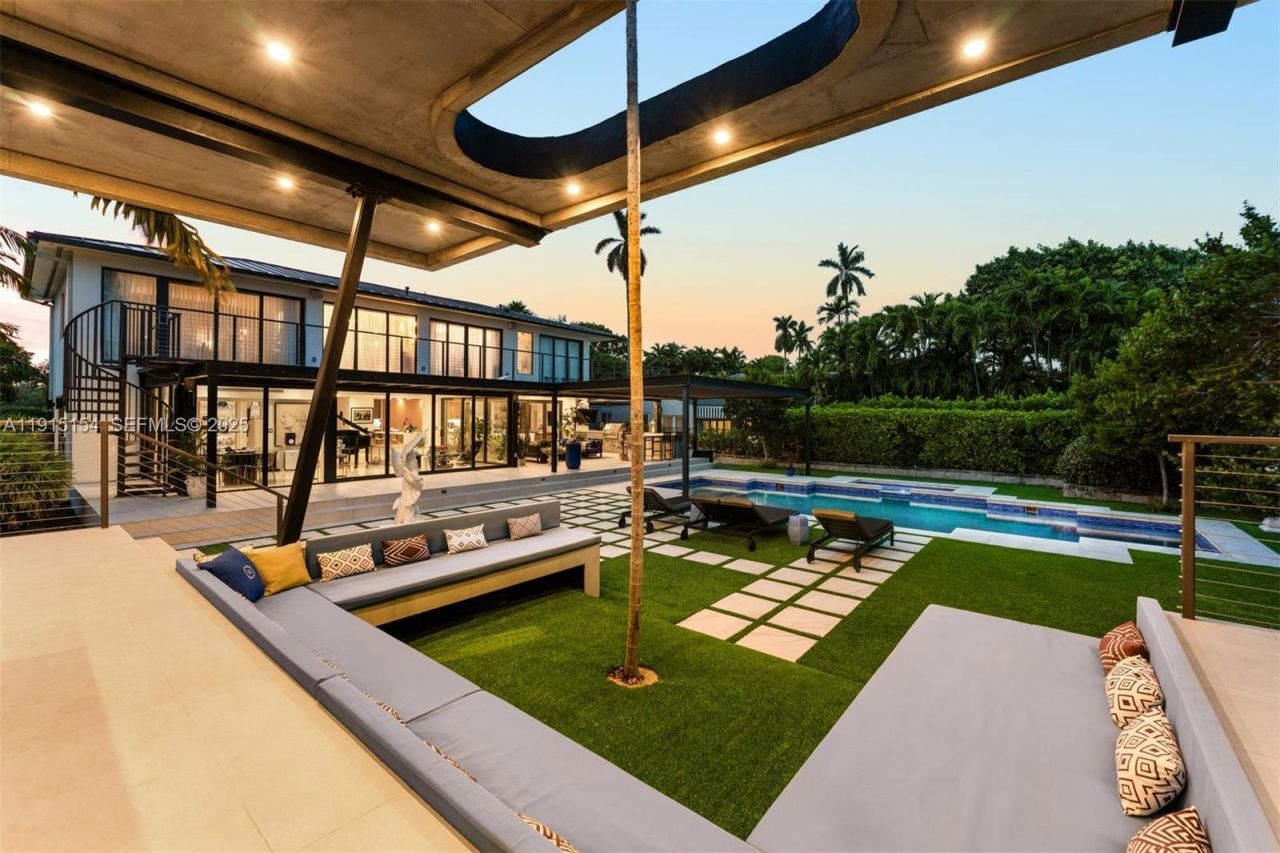 795 Lakeview Dr, Miami Beach, FL 33140 Photo