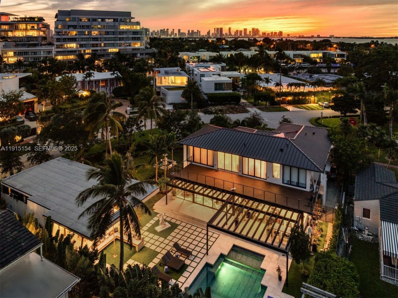 795 Lakeview Dr, Miami Beach, FL 33140 Photo