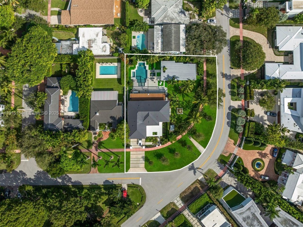 795 Lakeview Dr, Miami Beach, FL 33140 Photo