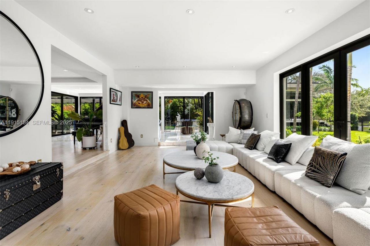 795 Lakeview Dr, Miami Beach, FL 33140 Photo