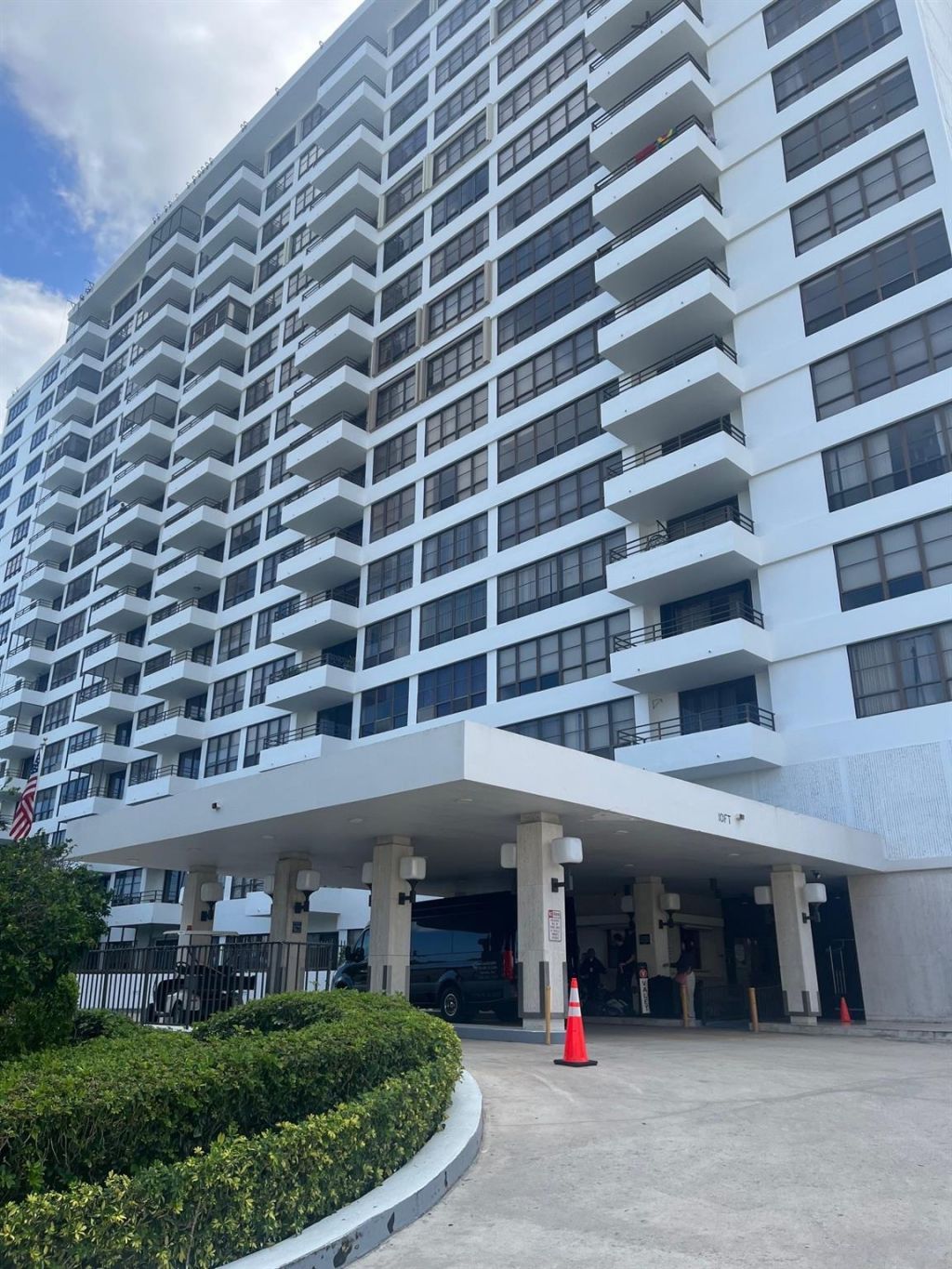 600 Three Islands Boulevard, Unit 1015, Hallandale Beach, FL 33009 Photo