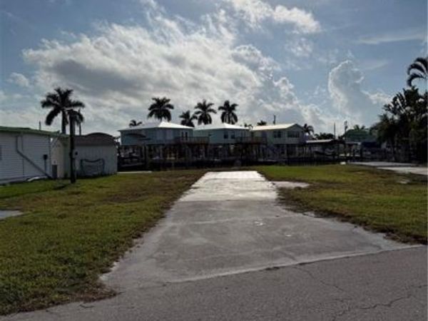 3867 Phoenix DR , ST. JAMES CITY, FL 33956