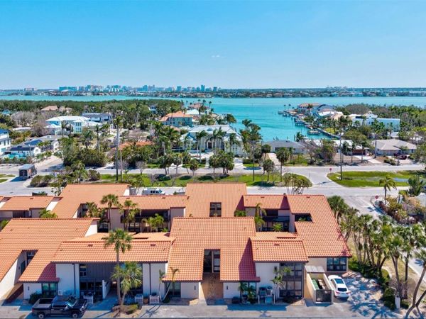 800 S BLVD OF THE PRESIDENTS, Unit 3, SARASOTA, FL 34236