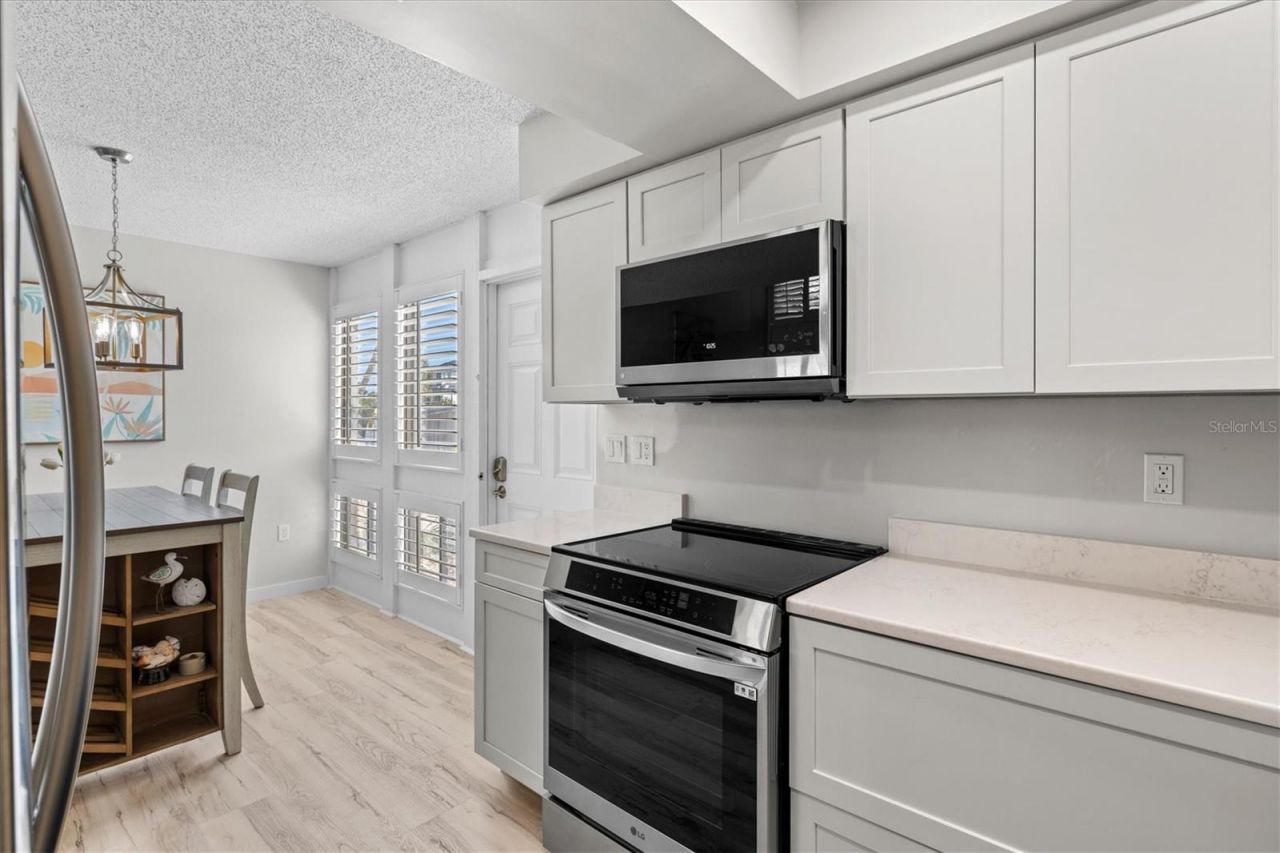 800 S Blvd Of The Presidents, Unit 3, Sarasota, FL 34236 Photo