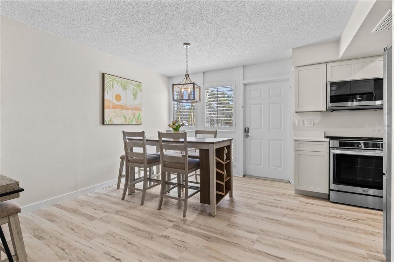 800 S Blvd Of The Presidents, Unit 3, Sarasota, FL 34236 Photo