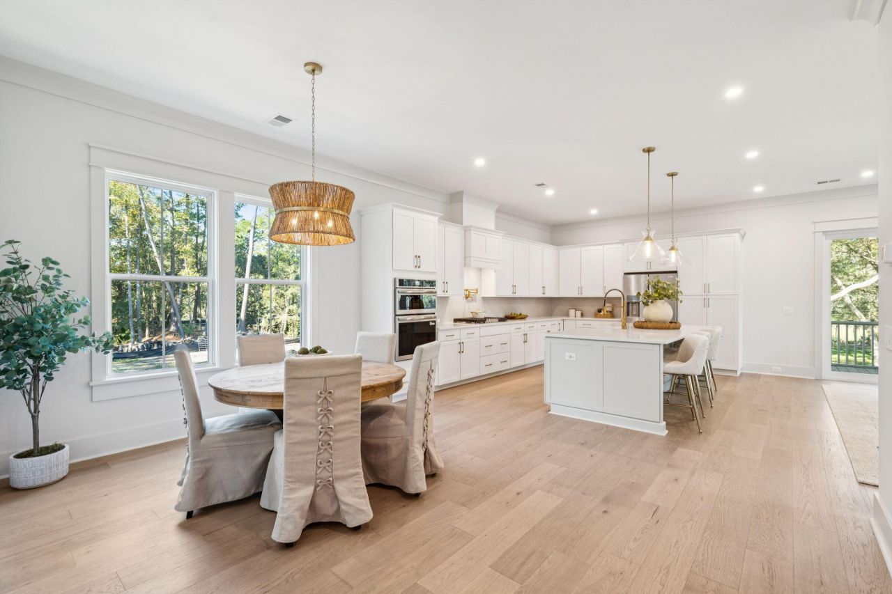 2768 Burden Creek Road Photo 10