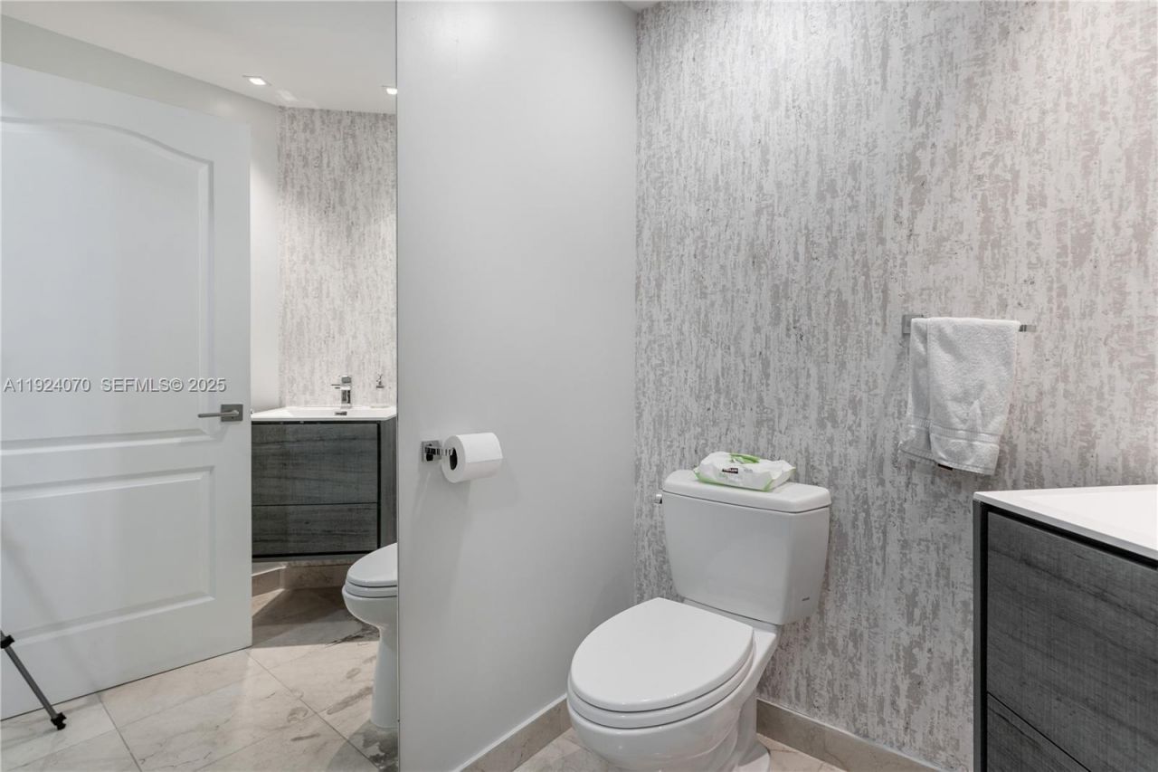 18460 NE 30th Ave, Unit 18460, Aventura, FL 33160 Photo