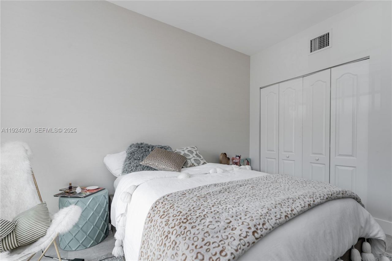 18460 NE 30th Ave, Unit 18460, Aventura, FL 33160 Photo