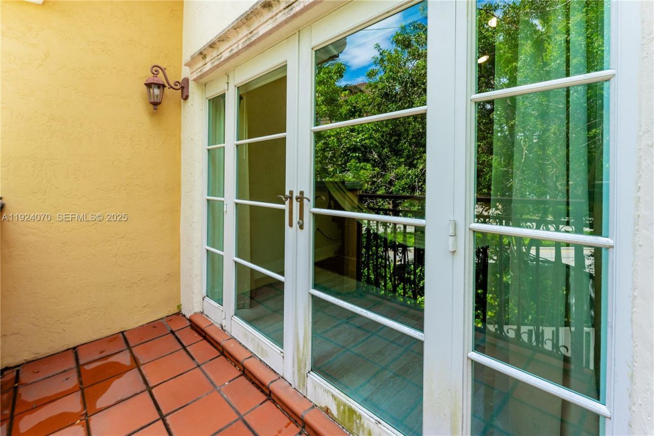 18460 NE 30th Ave, Unit 18460, Aventura, FL 33160 Photo