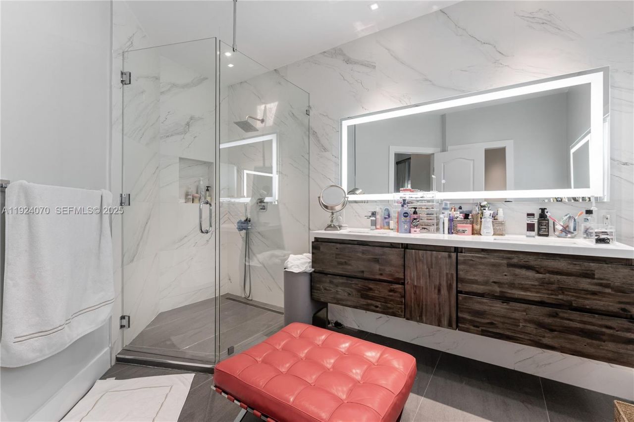 18460 NE 30th Ave, Unit 18460, Aventura, FL 33160 Photo