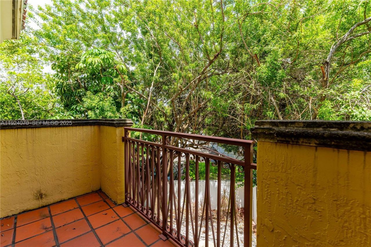 18460 NE 30th Ave, Unit 18460, Aventura, FL 33160 Photo