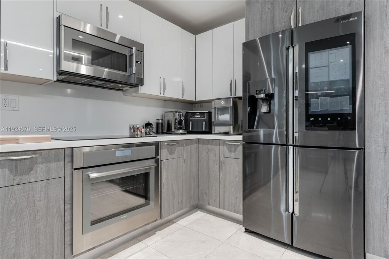 18460 NE 30th Ave, Unit 18460, Aventura, FL 33160 Photo