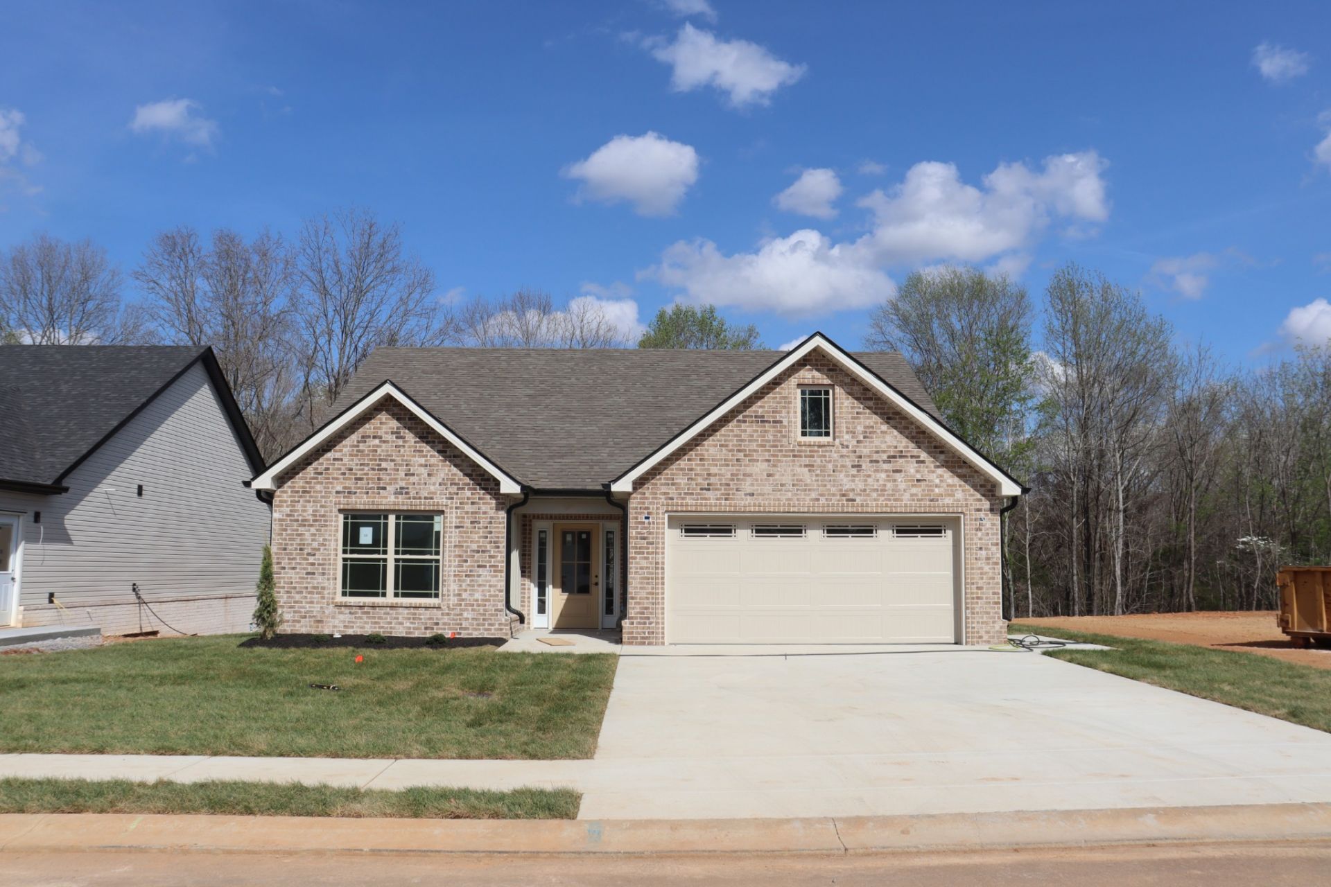 615 Willow Park Dr, Clarksville, TN 37043 Main Photo