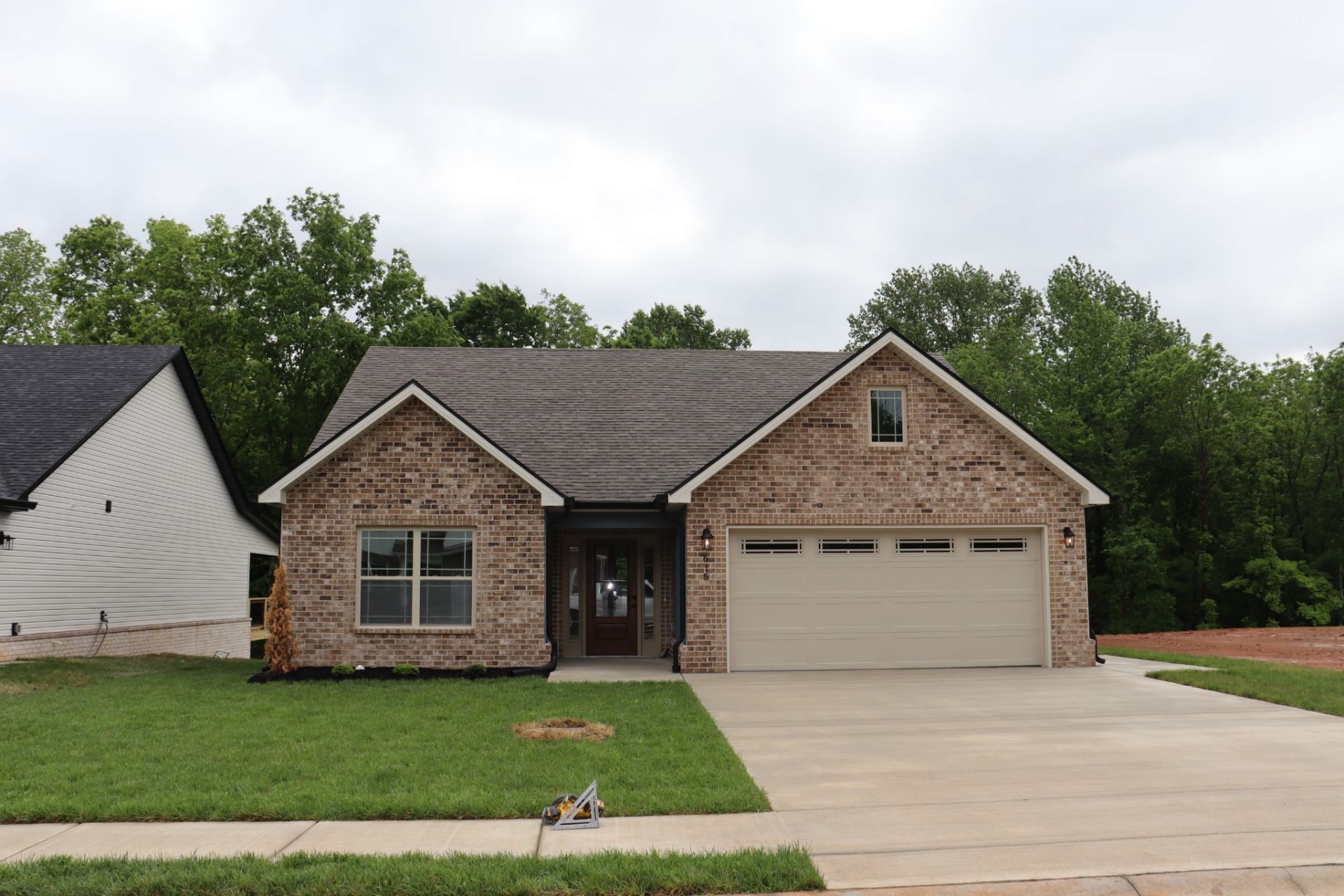 615 Willow Park Dr, Clarksville, TN 37043 Main Photo