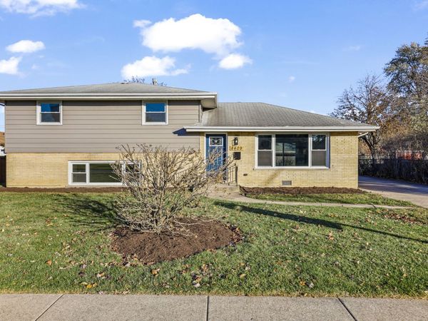 8409 Newland Avenue, Burbank, IL 60459