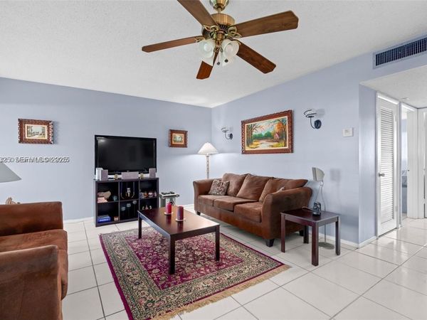 5300 Washington St, Unit J115, Hollywood, FL 33021