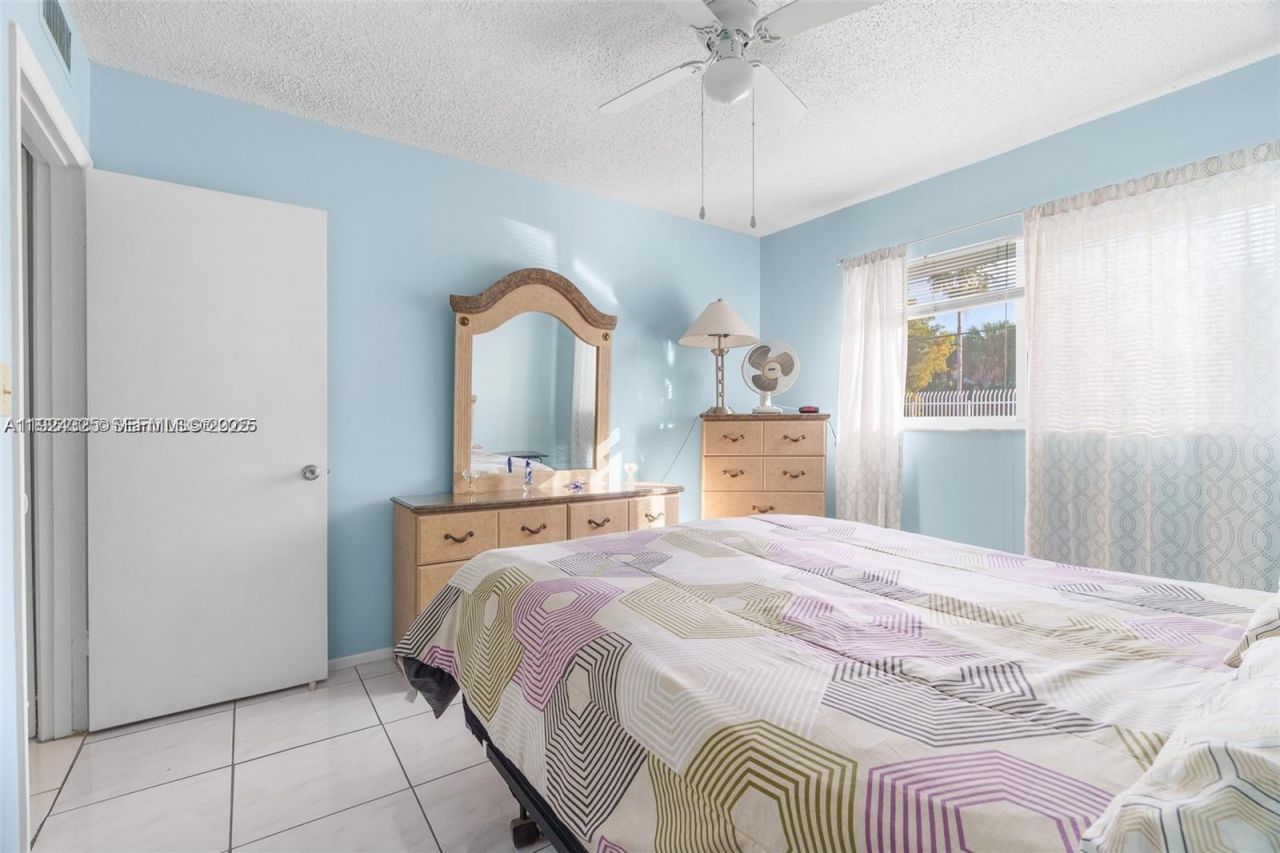 5300 Washington St, Unit J115, Hollywood, FL 33021 Photo