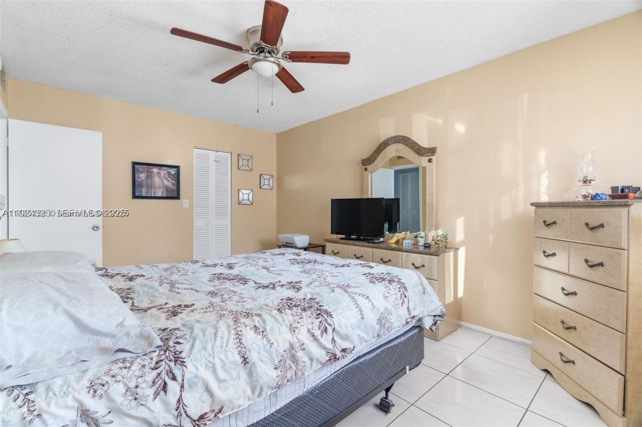 5300 Washington St, Unit J115, Hollywood, FL 33021 Photo