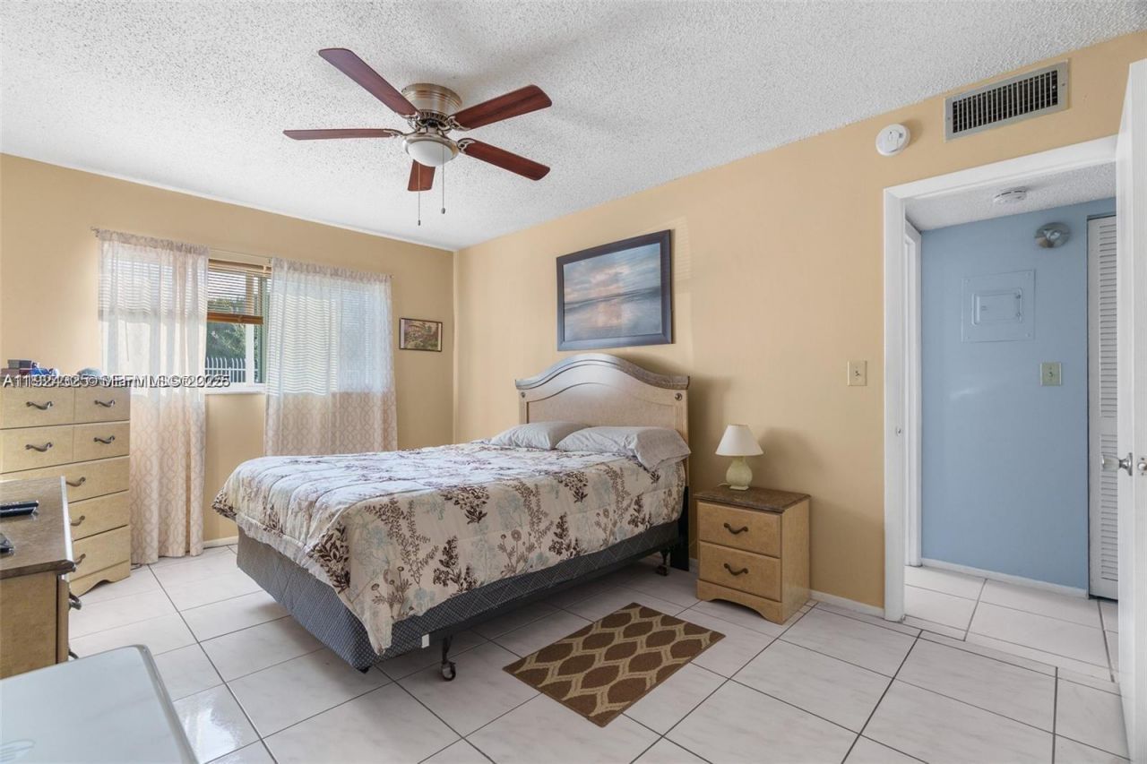 5300 Washington St, Unit J115, Hollywood, FL 33021 Photo