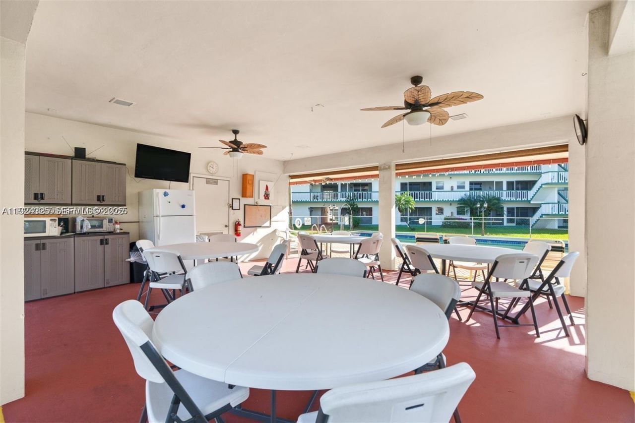 5300 Washington St, Unit J115, Hollywood, FL 33021 Photo