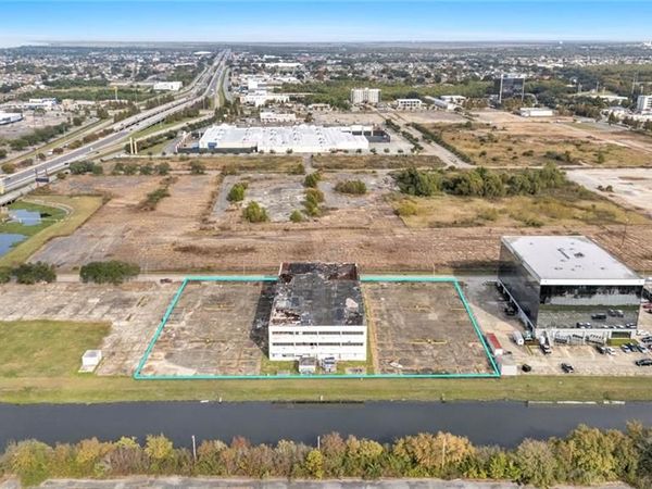 6700 PLAZA Drive, New Orleans, LA 70127