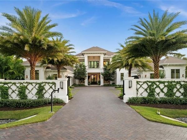 142 Eugenia DR, NAPLES, FL 34108