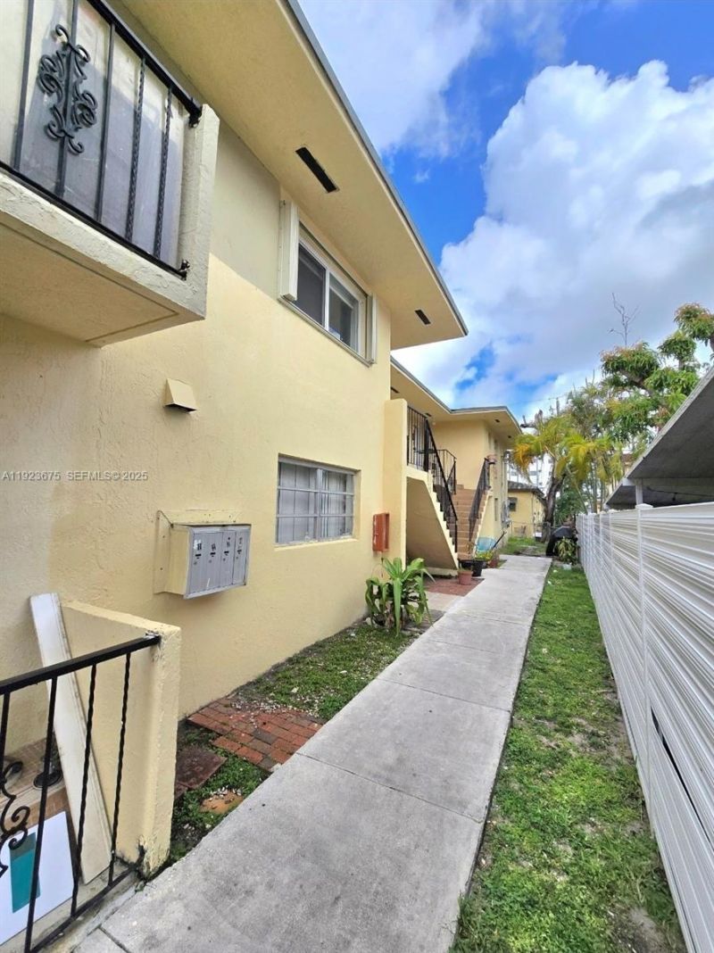 1939 SW 5th St, Unit 4, Miami, FL 33135 Photo