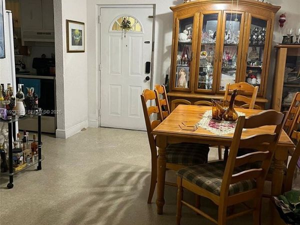 525 W 69th St, Unit 207, Hialeah, FL 33014