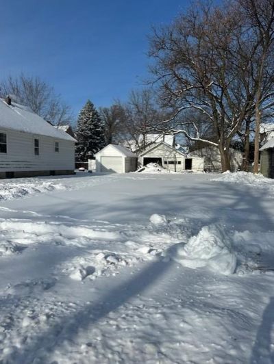 402 6th Place NW, Austin, MN 55912