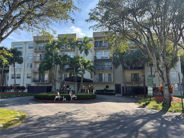 14250 SW 62nd St, Unit 520, Miami, FL 33183
