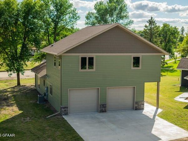 109 ELM Circle, Hallock, MN 56728