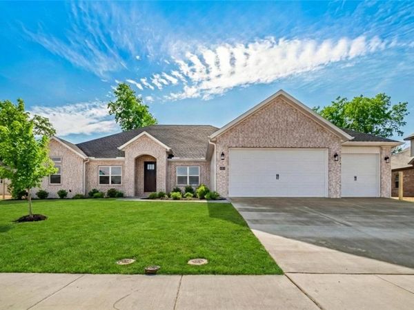 1311 Greyback Lane, Centerton, AR 72719