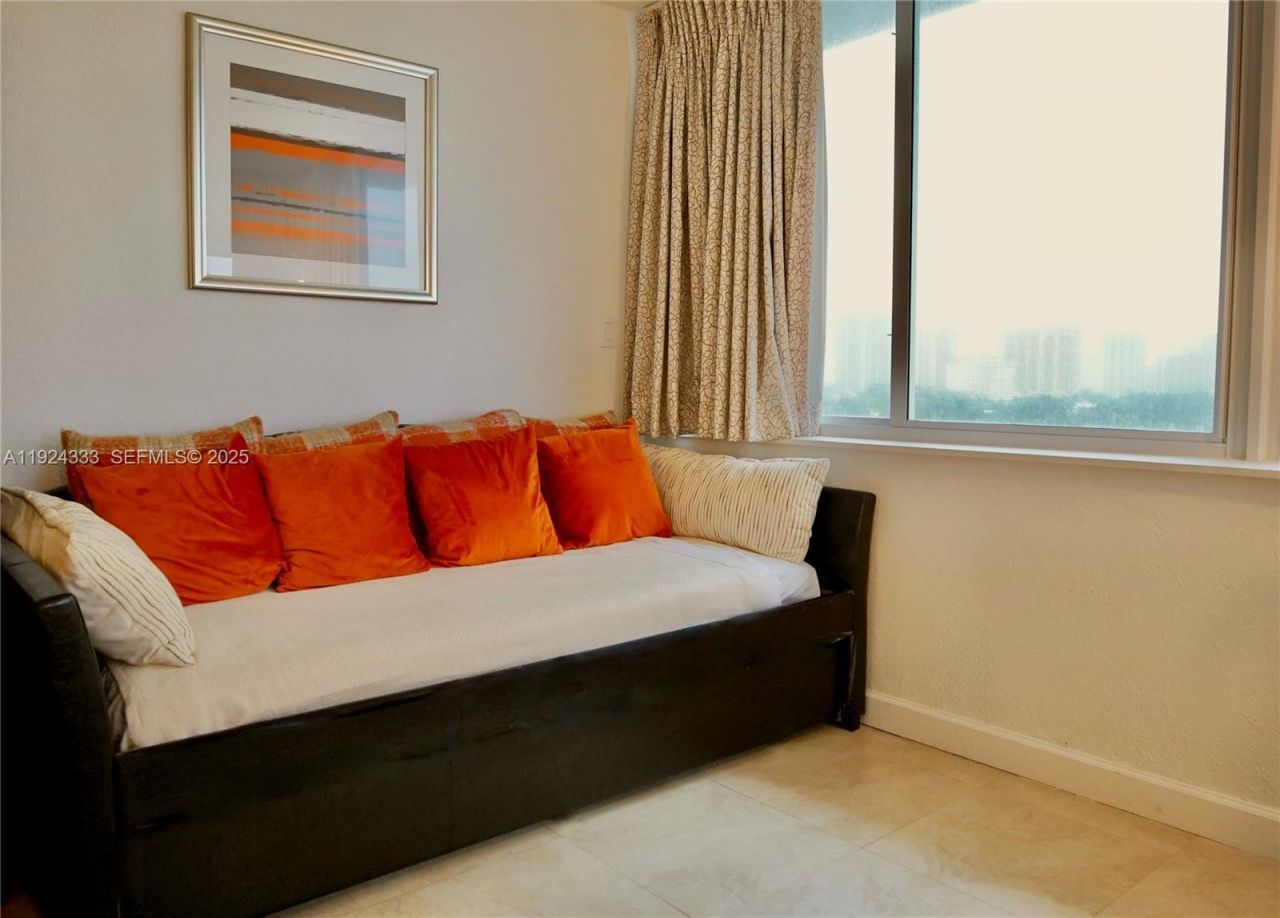 19201 Collins Ave, Unit 726, Sunny Isles Beach, FL 33160 Photo