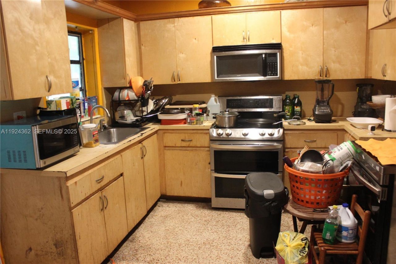 3135 NW 82nd St, Miami, FL 33147 Photo