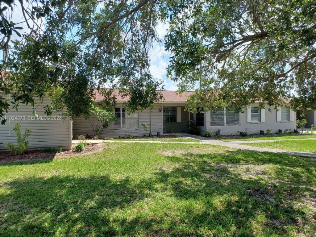 1015 Lakeview Drive, Sebring, FL 33870 Photo