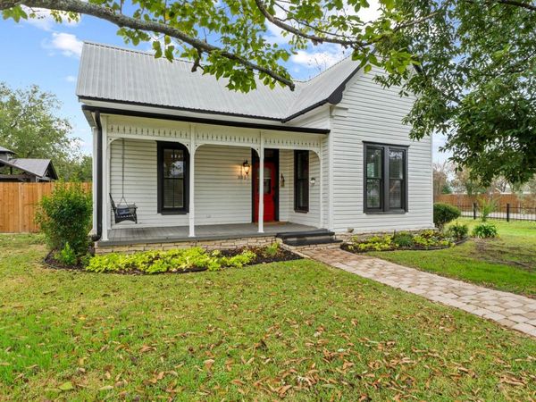 305 East ST, Hutto, TX 78634