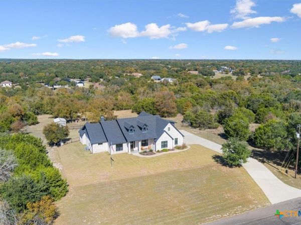 1250 E Creekview Drive, Salado, TX 76571