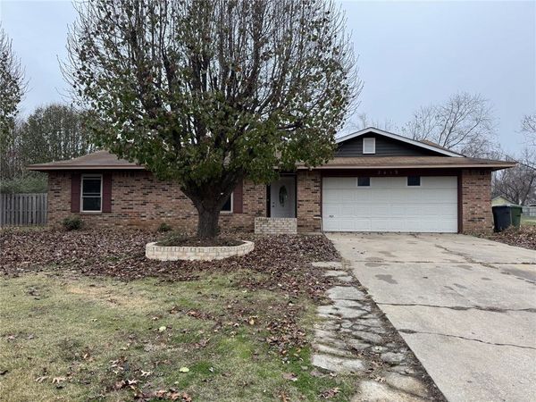 2419 W Meadow Drive, Rogers, AR 72756