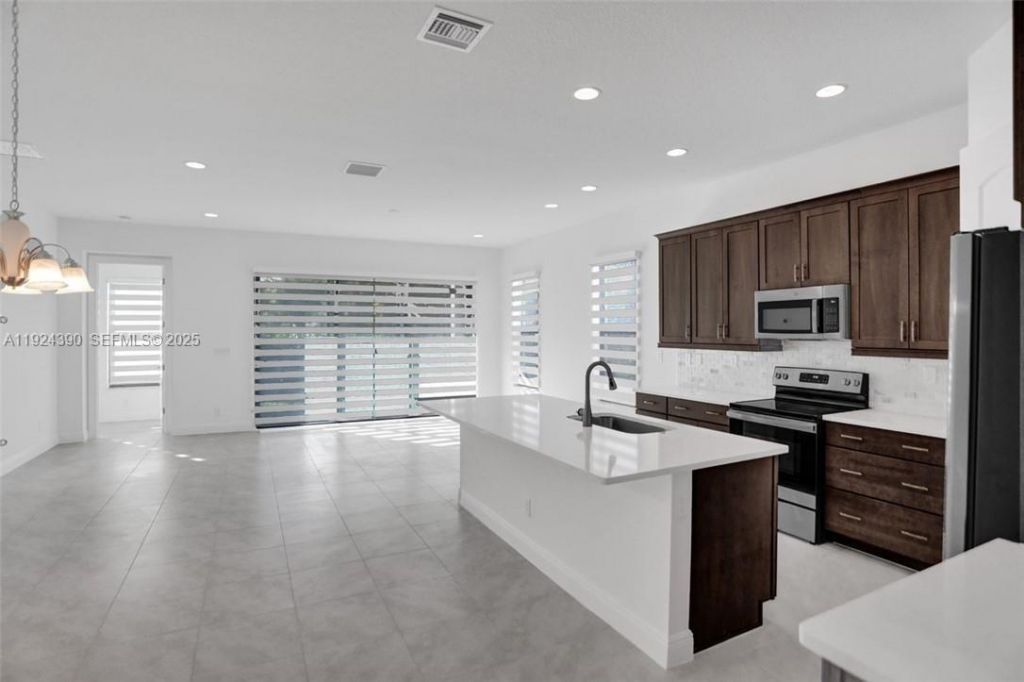 8450 NW 39th Ct, Unit 8450, Coral Springs, FL 33065 Photo