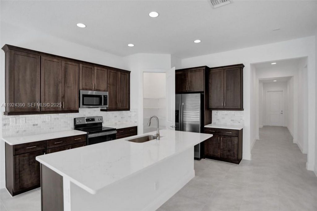 8450 NW 39th Ct, Unit 8450, Coral Springs, FL 33065 Photo